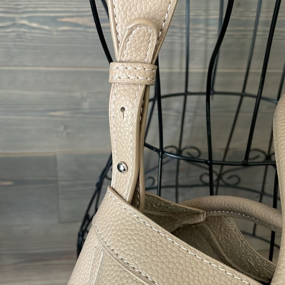 EUC beige Crossbody/satchel - Picture 4 of 7